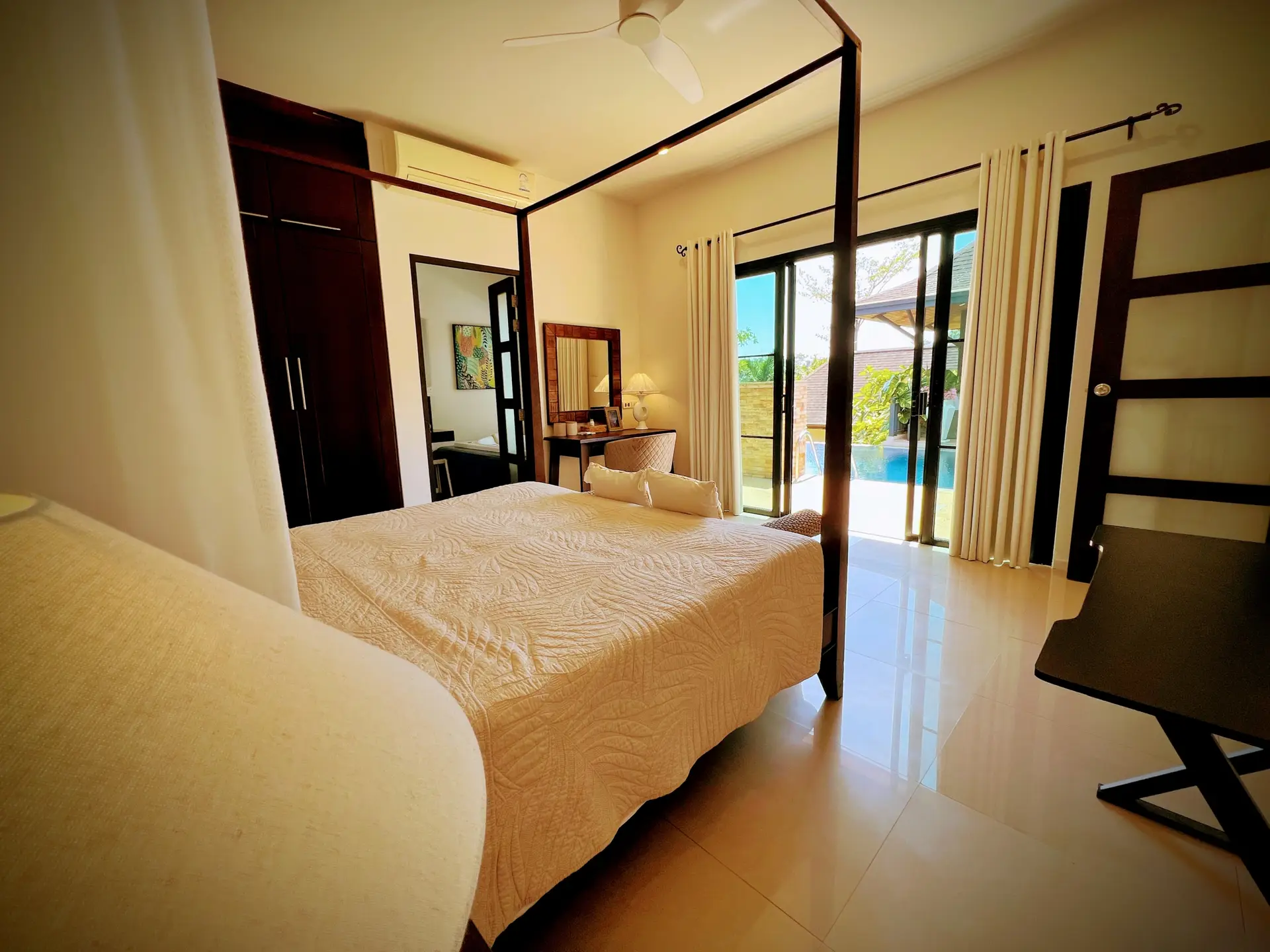 Master Bedroom_5106